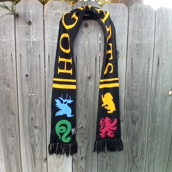 Harry Potter Hogwarts Crest Knit Scarf Black Fringe with Multicolored Crests  - Picture 4 of 8